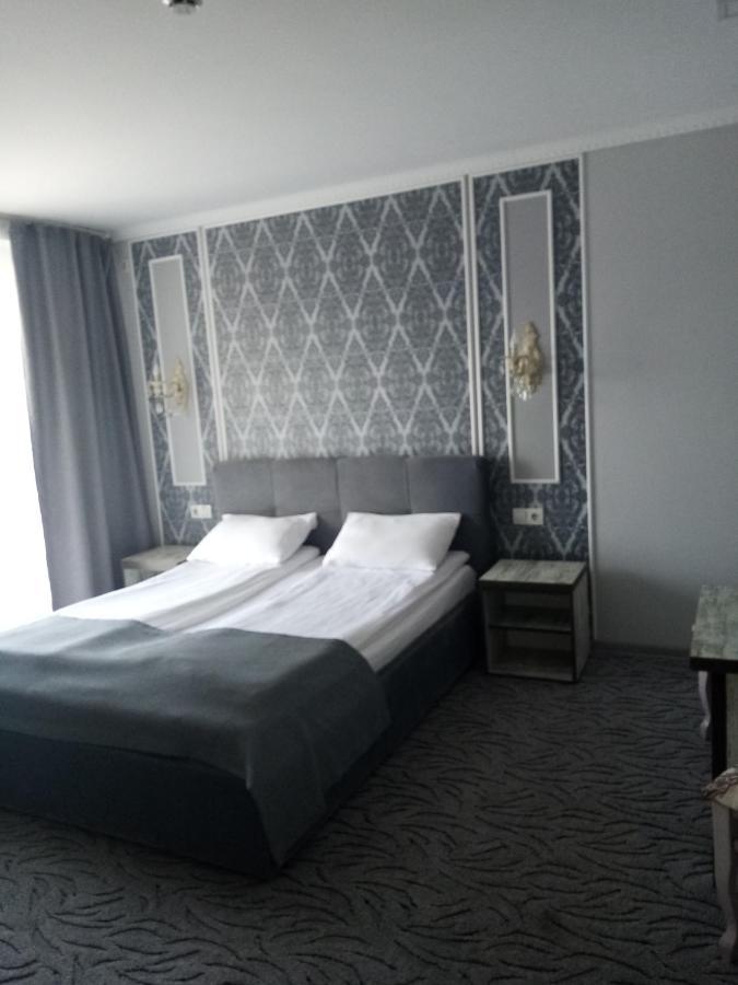 Mon Ami Hotel Ivano-Frankivsk Buitenkant foto