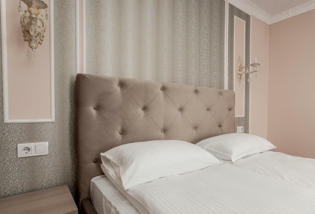 Mon Ami Hotel Ivano-Frankivsk Buitenkant foto