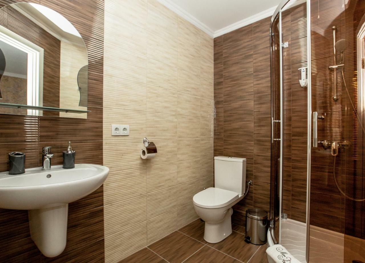 Mon Ami Hotel Ivano-Frankivsk Buitenkant foto