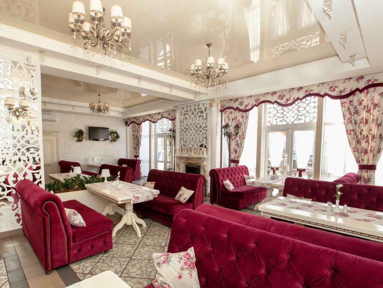Mon Ami Hotel Ivano-Frankivsk Buitenkant foto