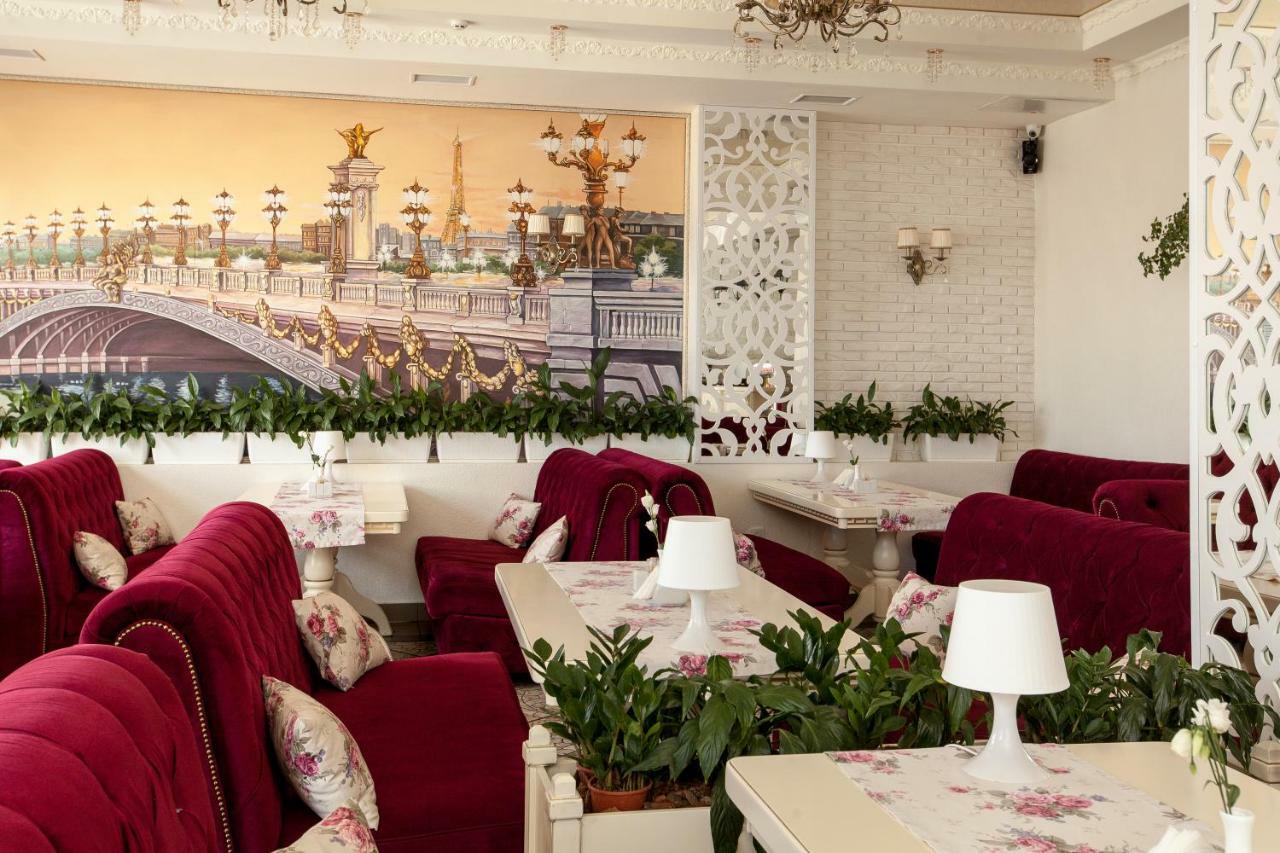 Mon Ami Hotel Ivano-Frankivsk Buitenkant foto
